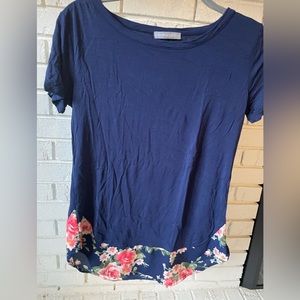 Loveappella Size S mixed media top